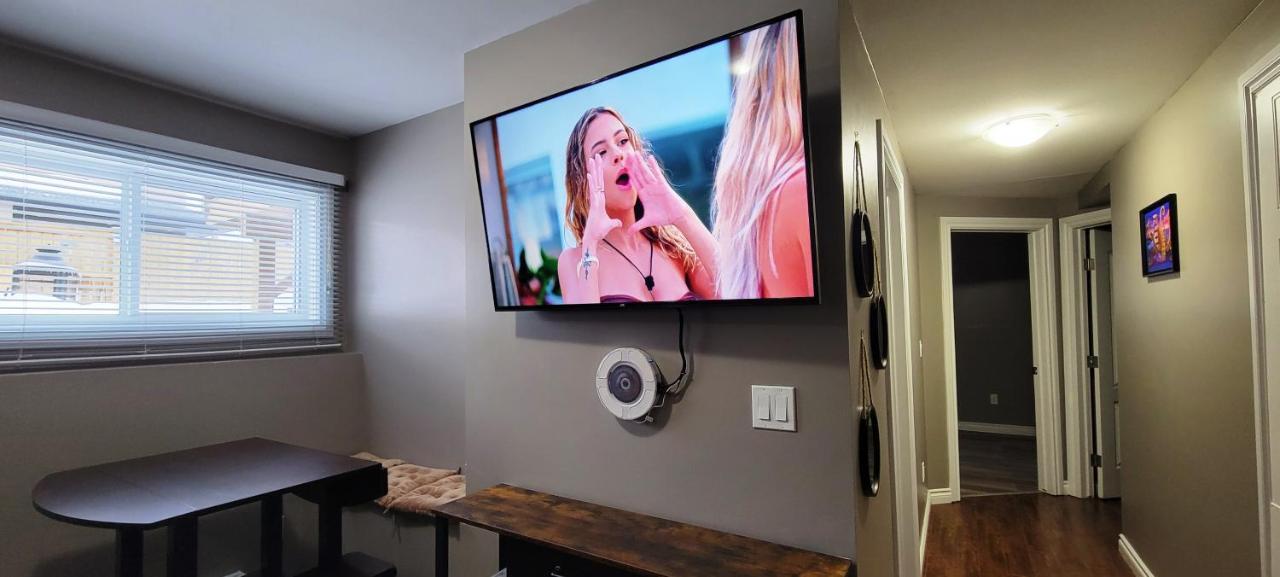 Blue Wave 2 Bedroom Suite Saskatoon Bagian luar foto