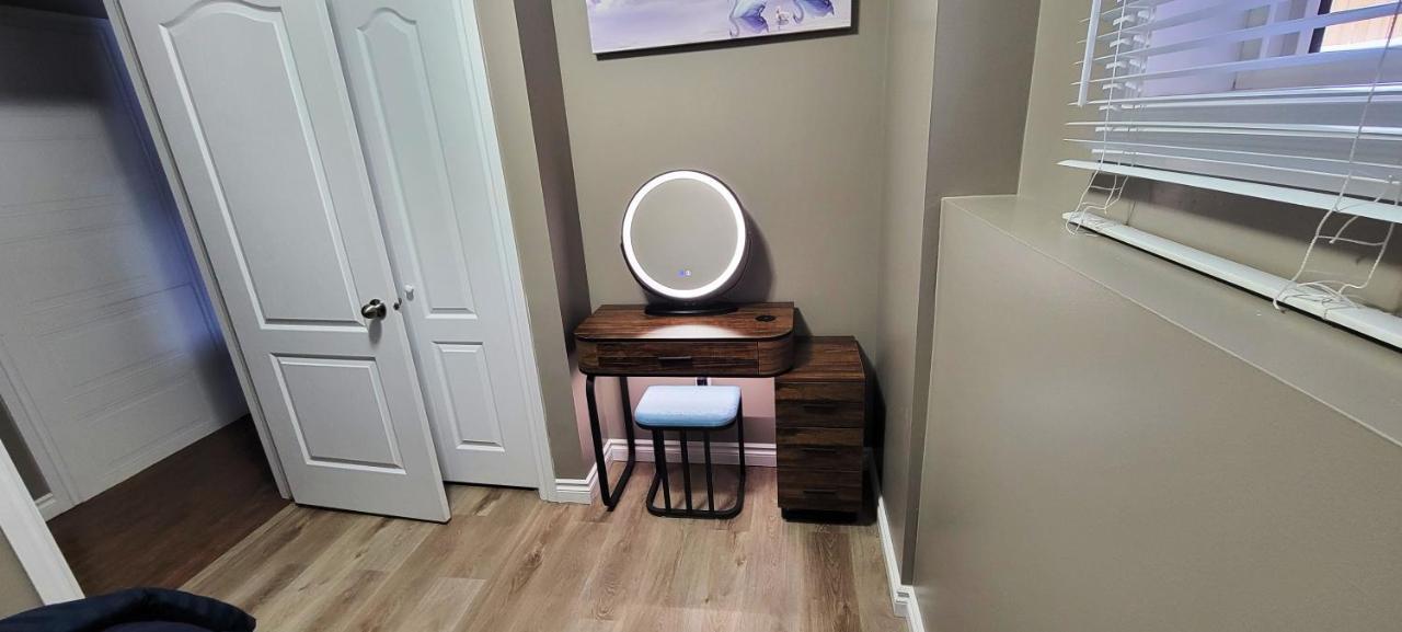 Blue Wave 2 Bedroom Suite Saskatoon Bagian luar foto