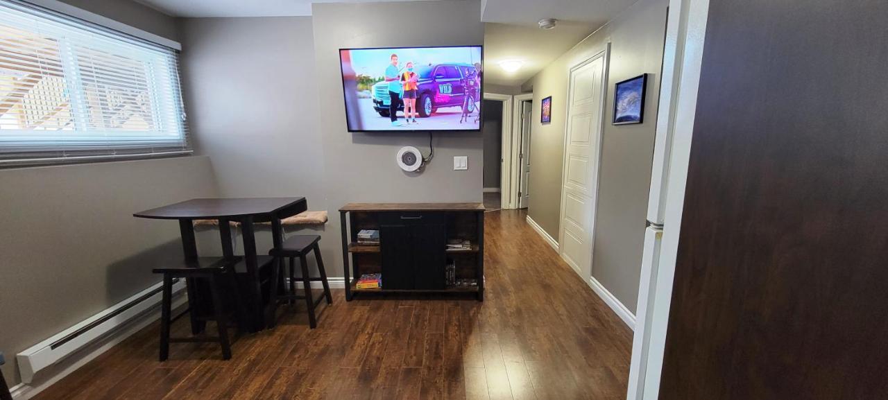 Blue Wave 2 Bedroom Suite Saskatoon Bagian luar foto