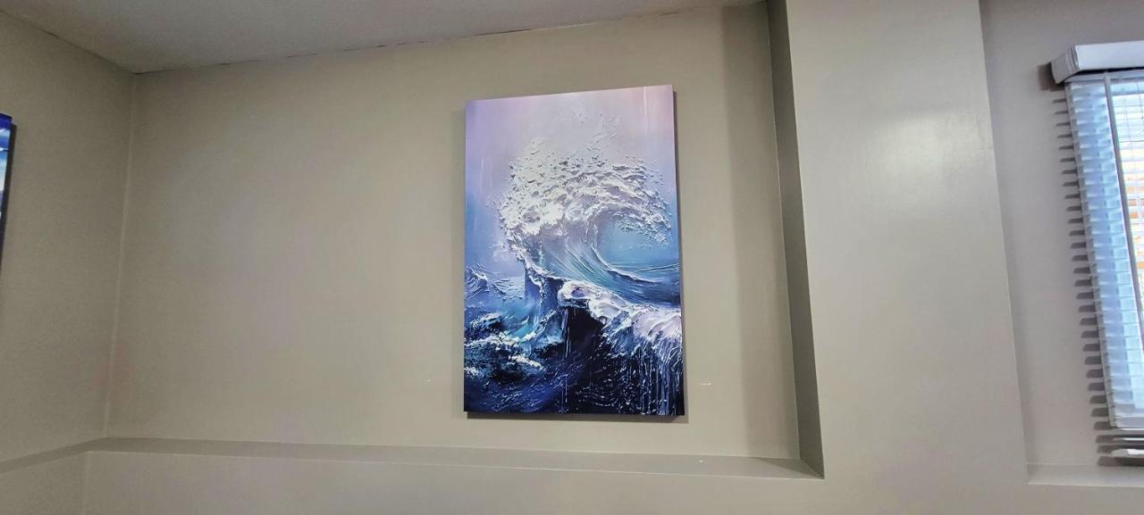 Blue Wave 2 Bedroom Suite Saskatoon Bagian luar foto