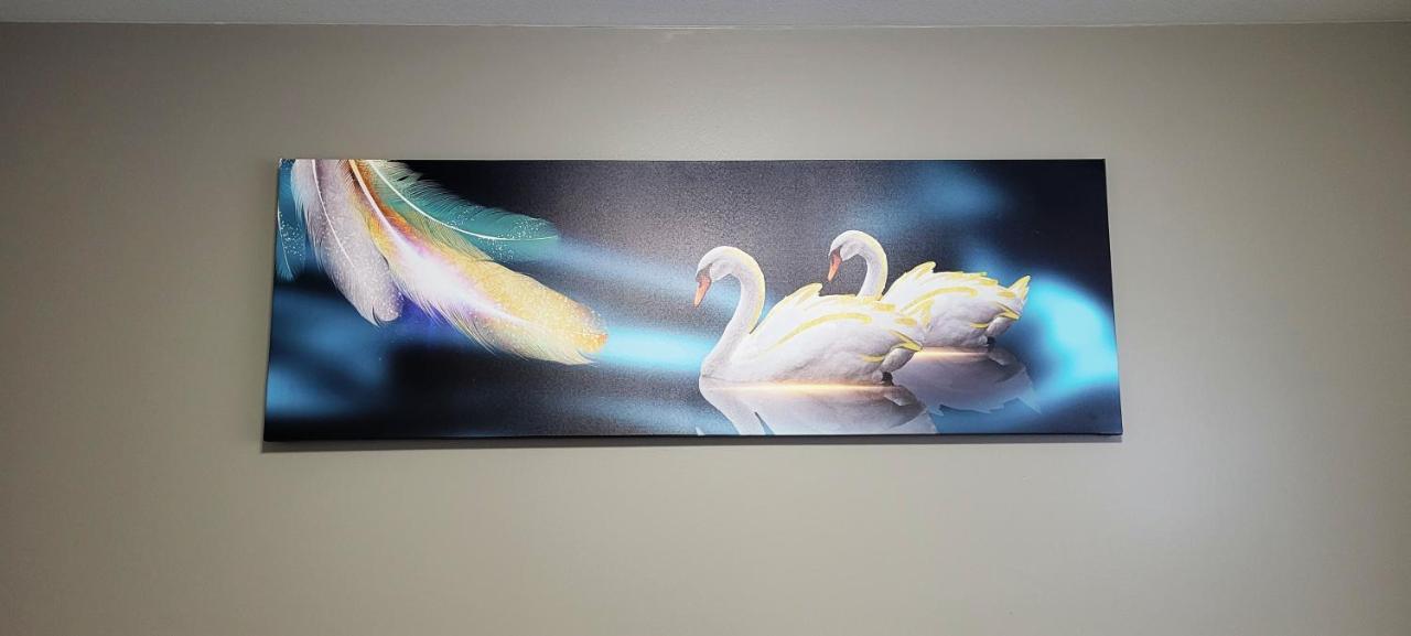 Blue Wave 2 Bedroom Suite Saskatoon Bagian luar foto
